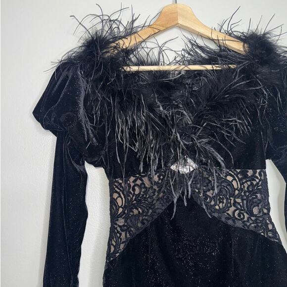 Nana Jacqueline Off-The-Shoulder Fiona Velvet Mini Dress Feathers Size Medium - Picture 4 of 8